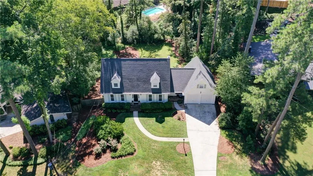 535 Bridgewater Drive, Sandy Springs, Georgia 30328, 5 Bedrooms Bedrooms, ,3 BathroomsBathrooms,Residential,Sold,535 Bridgewater Drive,6932676