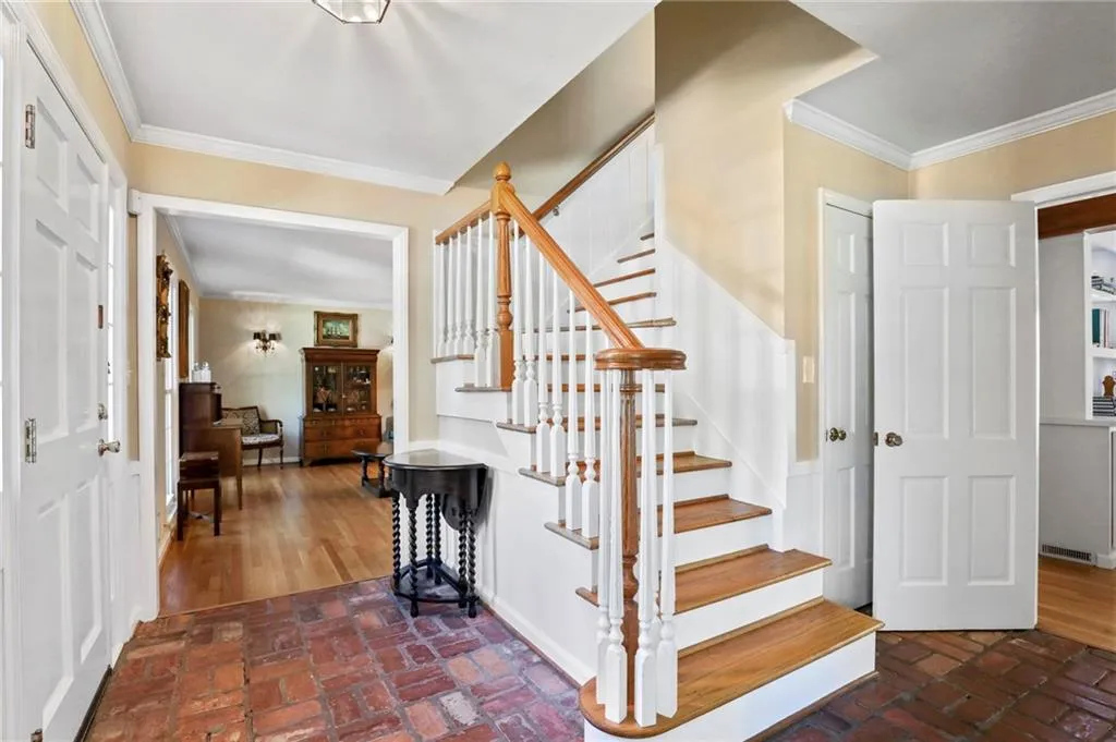 535 Bridgewater Drive, Sandy Springs, Georgia 30328, 5 Bedrooms Bedrooms, ,3 BathroomsBathrooms,Residential,Sold,535 Bridgewater Drive,6932676