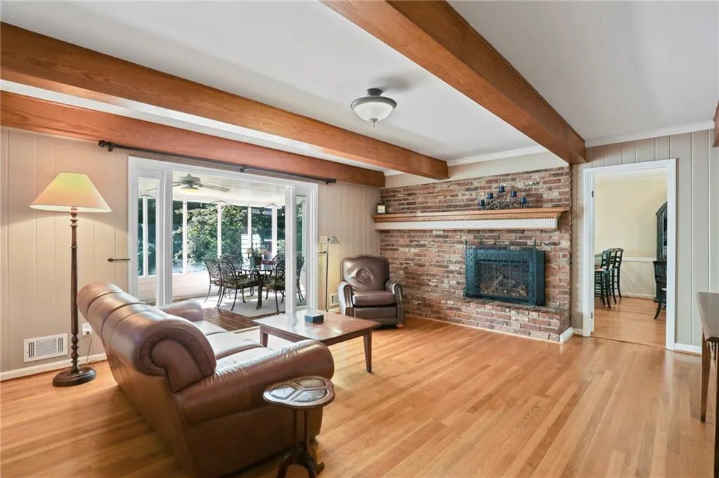 535 Bridgewater Drive, Sandy Springs, Georgia 30328, 5 Bedrooms Bedrooms, ,3 BathroomsBathrooms,Residential,Sold,535 Bridgewater Drive,6932676