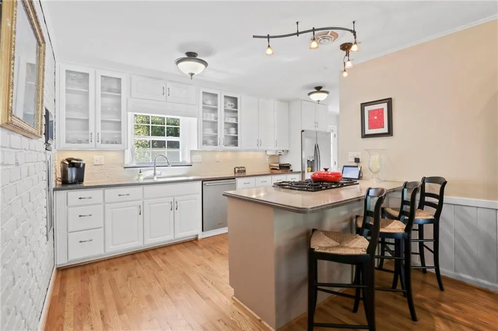 535 Bridgewater Drive, Sandy Springs, Georgia 30328, 5 Bedrooms Bedrooms, ,3 BathroomsBathrooms,Residential,Sold,535 Bridgewater Drive,6932676