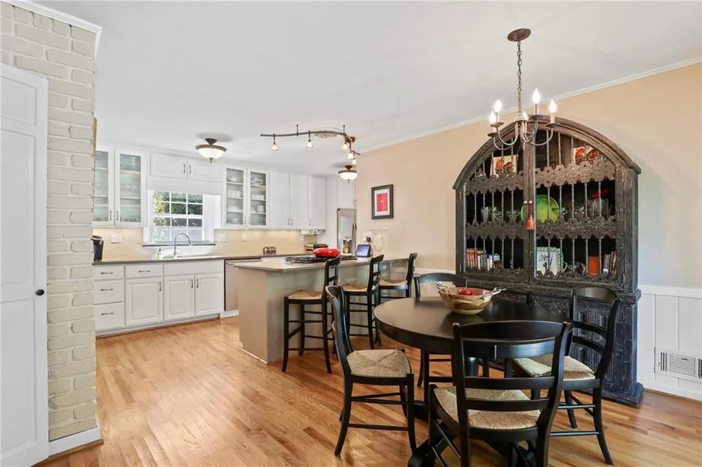 535 Bridgewater Drive, Sandy Springs, Georgia 30328, 5 Bedrooms Bedrooms, ,3 BathroomsBathrooms,Residential,Sold,535 Bridgewater Drive,6932676