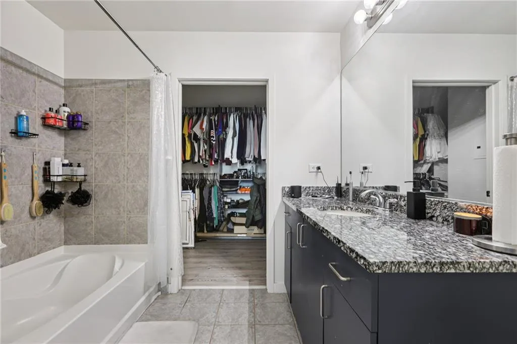 250 Pharr Road Ne Unit 1005, Atlanta, Georgia 30305, 2 Bedrooms Bedrooms, 0 ,2 BathroomsBathrooms,Residential,For Sale,250 Pharr Road Ne Unit 1005,7723663