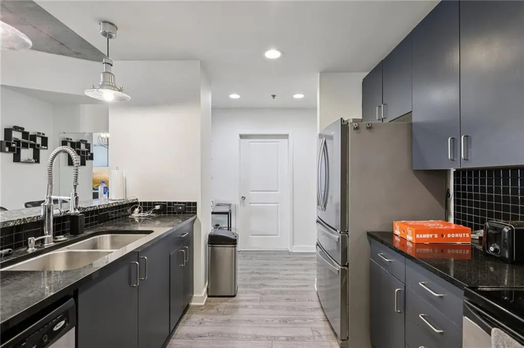 250 Pharr Road Ne Unit 1005, Atlanta, Georgia 30305, 2 Bedrooms Bedrooms, 0 ,2 BathroomsBathrooms,Residential,For Sale,250 Pharr Road Ne Unit 1005,7723663