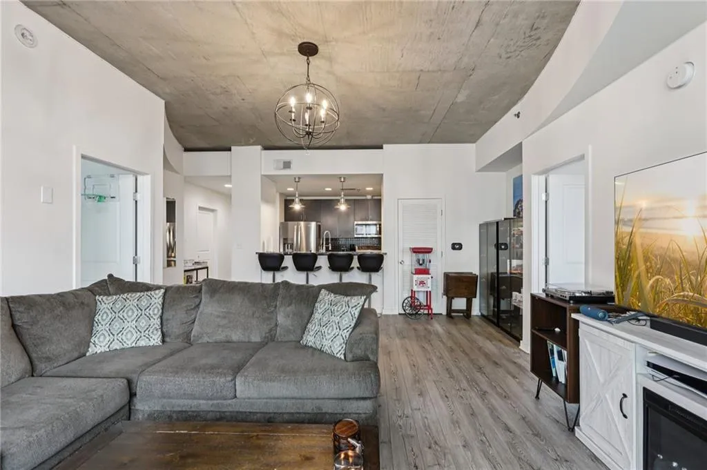 250 Pharr Road Ne Unit 1005, Atlanta, Georgia 30305, 2 Bedrooms Bedrooms, 0 ,2 BathroomsBathrooms,Residential,For Sale,250 Pharr Road Ne Unit 1005,7723663