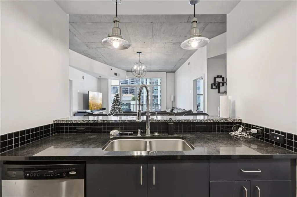 250 Pharr Road Ne Unit 1005, Atlanta, Georgia 30305, 2 Bedrooms Bedrooms, 0 ,2 BathroomsBathrooms,Residential,For Sale,250 Pharr Road Ne Unit 1005,7723663