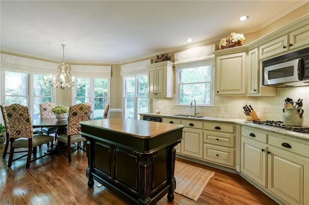 320 Hunting View Court, Sandy Springs, Georgia 30328, 5 Bedrooms Bedrooms, ,4 BathroomsBathrooms,Residential,Sold,320 Hunting View Court,5837846