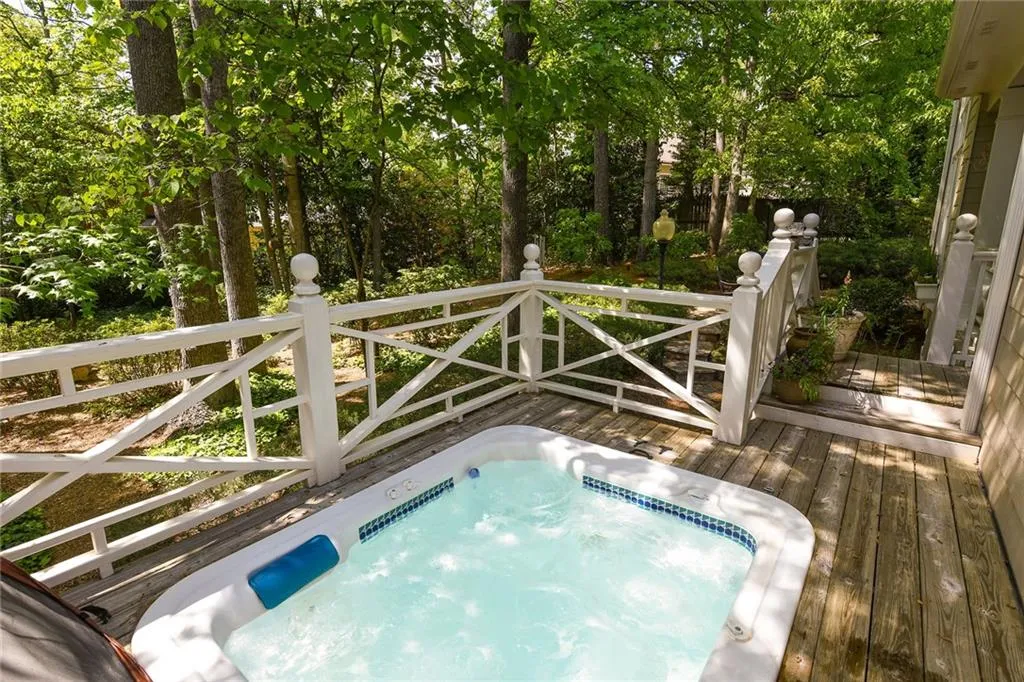 320 Hunting View Court, Sandy Springs, Georgia 30328, 5 Bedrooms Bedrooms, ,4 BathroomsBathrooms,Residential,Sold,320 Hunting View Court,5837846