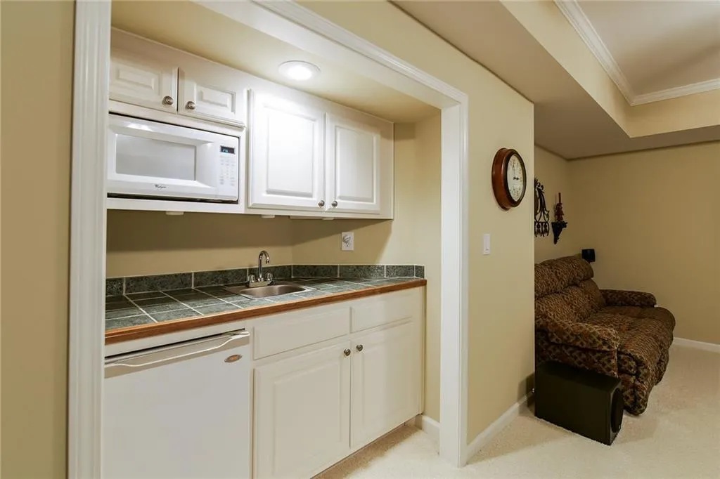 320 Hunting View Court, Sandy Springs, Georgia 30328, 5 Bedrooms Bedrooms, ,4 BathroomsBathrooms,Residential,Sold,320 Hunting View Court,5837846