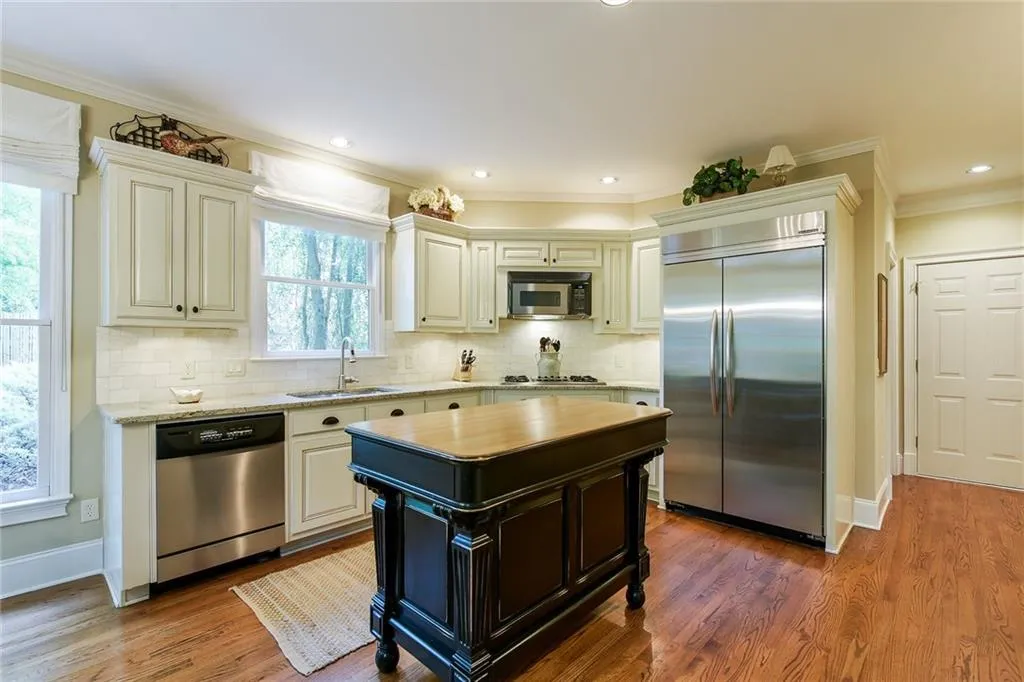 320 Hunting View Court, Sandy Springs, Georgia 30328, 5 Bedrooms Bedrooms, ,4 BathroomsBathrooms,Residential,Sold,320 Hunting View Court,5837846