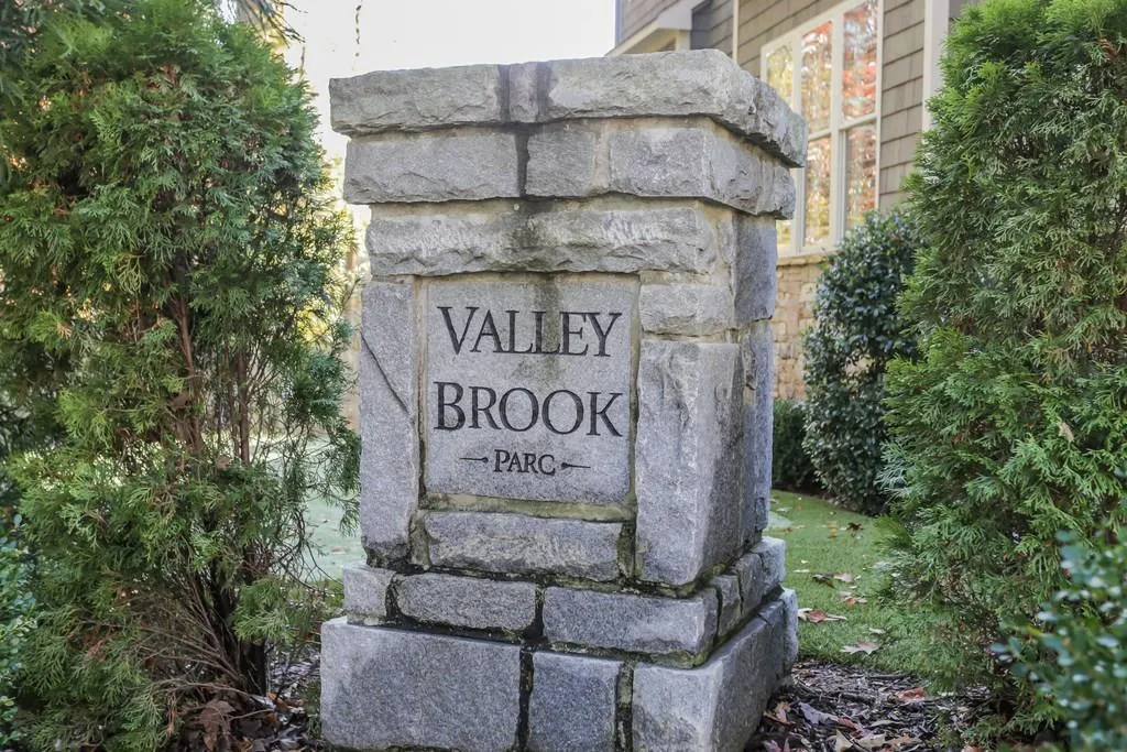300 Valley Brook Way Ne, Atlanta, Georgia 30342, 6 Bedrooms Bedrooms, ,5 BathroomsBathrooms,Residential,Sold,300 Valley Brook Way Ne,5938475