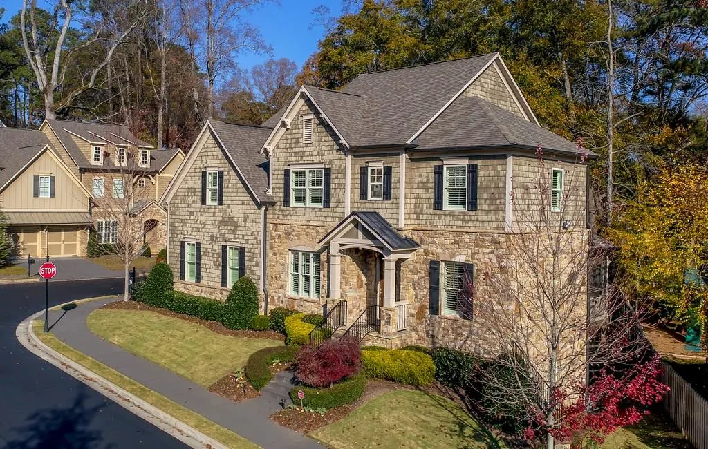 300 Valley Brook Way Ne, Atlanta, Georgia 30342, 6 Bedrooms Bedrooms, ,5 BathroomsBathrooms,Residential,Sold,300 Valley Brook Way Ne,5938475