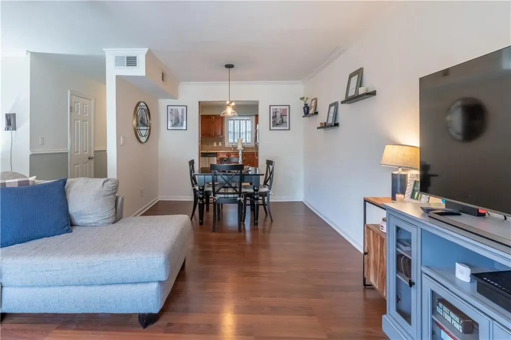 6700 Roswell Road Unit 33b, Atlanta, Georgia 30328, 2 Bedrooms Bedrooms, ,1 BathroomBathrooms,Residential,Sold,6700 Roswell Road Unit 33b,6839018