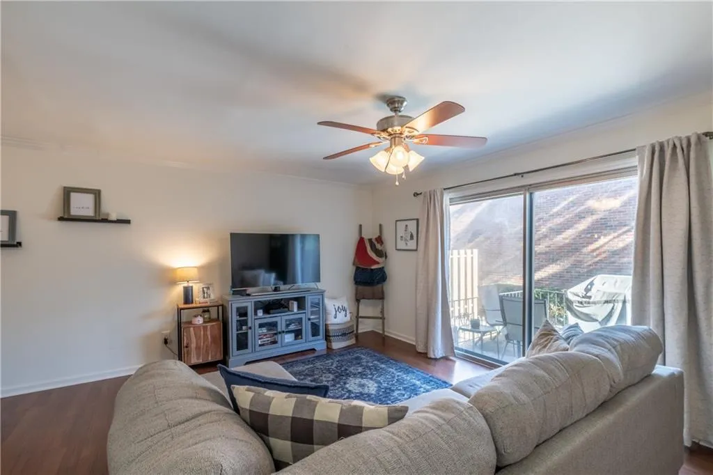 6700 Roswell Road Unit 33b, Atlanta, Georgia 30328, 2 Bedrooms Bedrooms, ,1 BathroomBathrooms,Residential,Sold,6700 Roswell Road Unit 33b,6839018