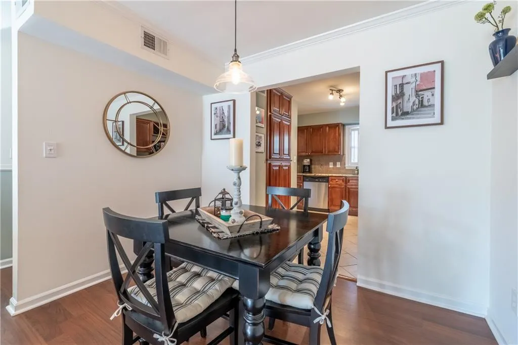 6700 Roswell Road Unit 33b, Atlanta, Georgia 30328, 2 Bedrooms Bedrooms, ,1 BathroomBathrooms,Residential,Sold,6700 Roswell Road Unit 33b,6839018