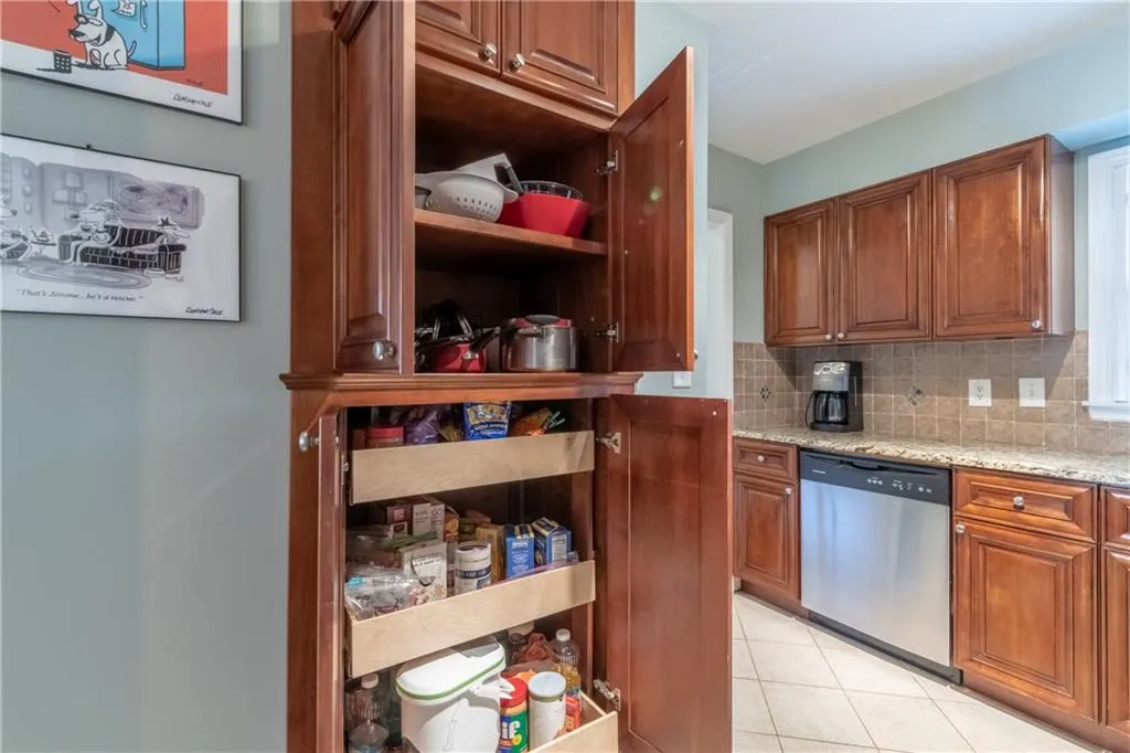 6700 Roswell Road Unit 33b, Atlanta, Georgia 30328, 2 Bedrooms Bedrooms, ,1 BathroomBathrooms,Residential,Sold,6700 Roswell Road Unit 33b,6839018