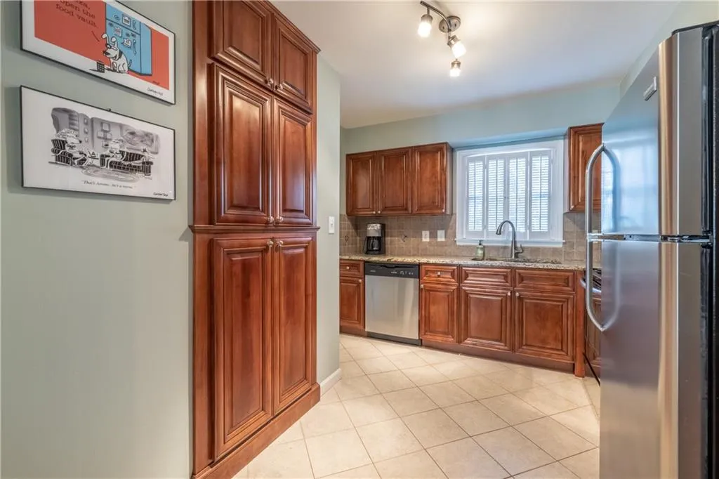 6700 Roswell Road Unit 33b, Atlanta, Georgia 30328, 2 Bedrooms Bedrooms, ,1 BathroomBathrooms,Residential,Sold,6700 Roswell Road Unit 33b,6839018