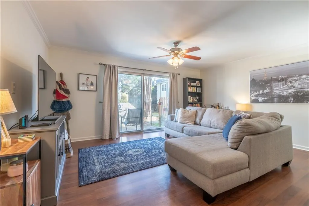 6700 Roswell Road Unit 33b, Atlanta, Georgia 30328, 2 Bedrooms Bedrooms, ,1 BathroomBathrooms,Residential,Sold,6700 Roswell Road Unit 33b,6839018