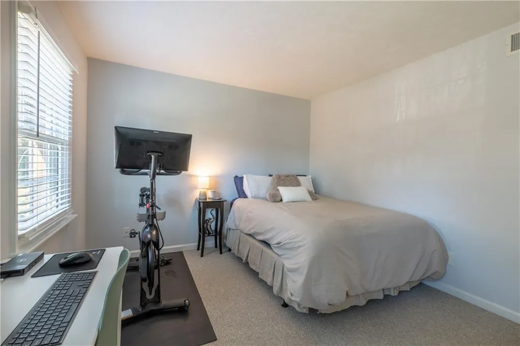 6700 Roswell Road Unit 33b, Atlanta, Georgia 30328, 2 Bedrooms Bedrooms, ,1 BathroomBathrooms,Residential,Sold,6700 Roswell Road Unit 33b,6839018