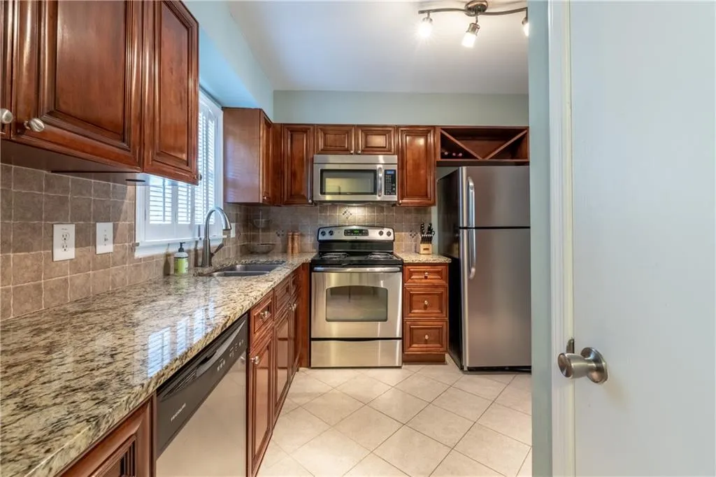 6700 Roswell Road Unit 33b, Atlanta, Georgia 30328, 2 Bedrooms Bedrooms, ,1 BathroomBathrooms,Residential,Sold,6700 Roswell Road Unit 33b,6839018