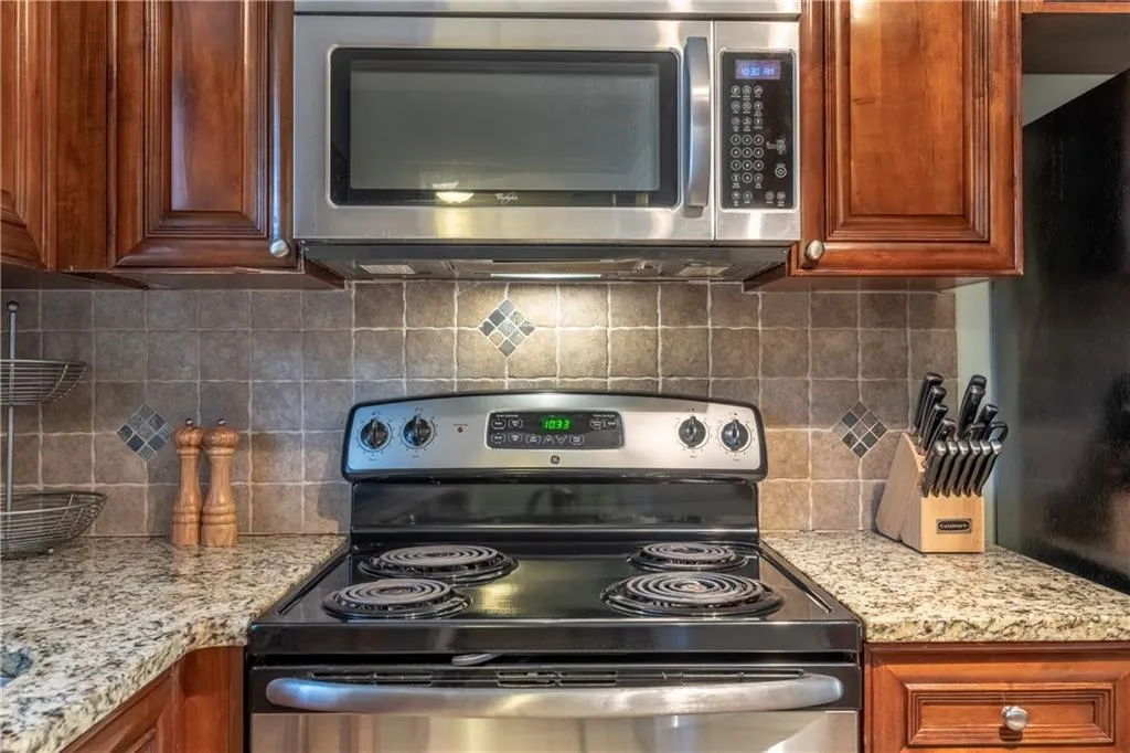 6700 Roswell Road Unit 33b, Atlanta, Georgia 30328, 2 Bedrooms Bedrooms, ,1 BathroomBathrooms,Residential,Sold,6700 Roswell Road Unit 33b,6839018