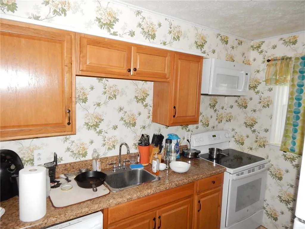 6700 Roswell Road Unit 11a, Atlanta, Georgia 30328, 3 Bedrooms Bedrooms, ,2 BathroomsBathrooms,Residential,Sold,6700 Roswell Road Unit 11a,5928449