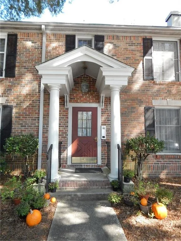 6700 Roswell Road Unit 11a, Atlanta, Georgia 30328, 3 Bedrooms Bedrooms, ,2 BathroomsBathrooms,Residential,Sold,6700 Roswell Road Unit 11a,5928449