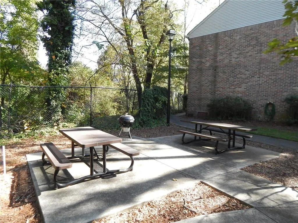 6700 Roswell Road Unit 11a, Atlanta, Georgia 30328, 3 Bedrooms Bedrooms, ,2 BathroomsBathrooms,Residential,Sold,6700 Roswell Road Unit 11a,5928449