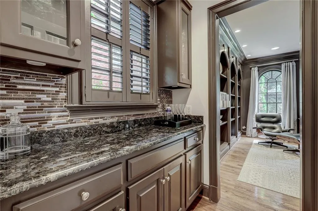 335 Old Powers Lane, Atlanta, Georgia 30327, 5 Bedrooms Bedrooms, ,5 BathroomsBathrooms,Residential,Sold,335 Old Powers Lane,6066203