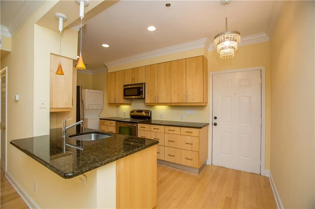 3777 Peachtree Road Ne Unit 923, Brookhaven, Georgia 30319, 1 Bedroom Bedrooms, ,1 BathroomBathrooms,Residential,Sold,3777 Peachtree Road Ne Unit 923,5913595