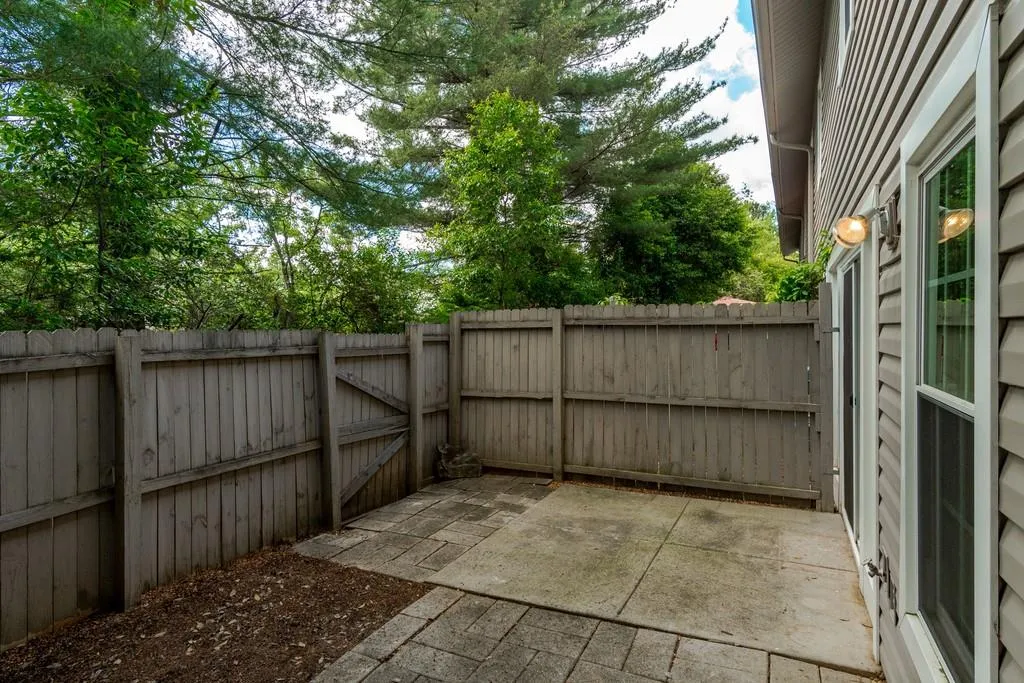 7750 Roswell Road Unit 1a, Atlanta, Georgia 30350, 3 Bedrooms Bedrooms, ,2 BathroomsBathrooms,Residential,Sold,7750 Roswell Road Unit 1a,6550356