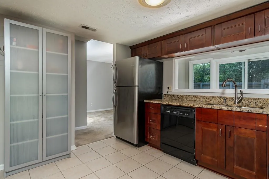 7750 Roswell Road Unit 1a, Atlanta, Georgia 30350, 3 Bedrooms Bedrooms, ,2 BathroomsBathrooms,Residential,Sold,7750 Roswell Road Unit 1a,6550356