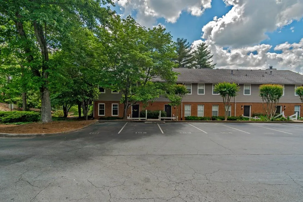 7750 Roswell Road Unit 1a, Atlanta, Georgia 30350, 3 Bedrooms Bedrooms, ,2 BathroomsBathrooms,Residential,Sold,7750 Roswell Road Unit 1a,6550356