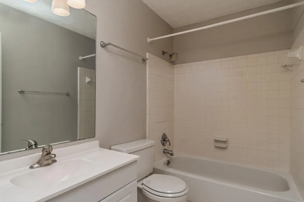 7750 Roswell Road Unit 1a, Atlanta, Georgia 30350, 3 Bedrooms Bedrooms, ,2 BathroomsBathrooms,Residential,Sold,7750 Roswell Road Unit 1a,6550356