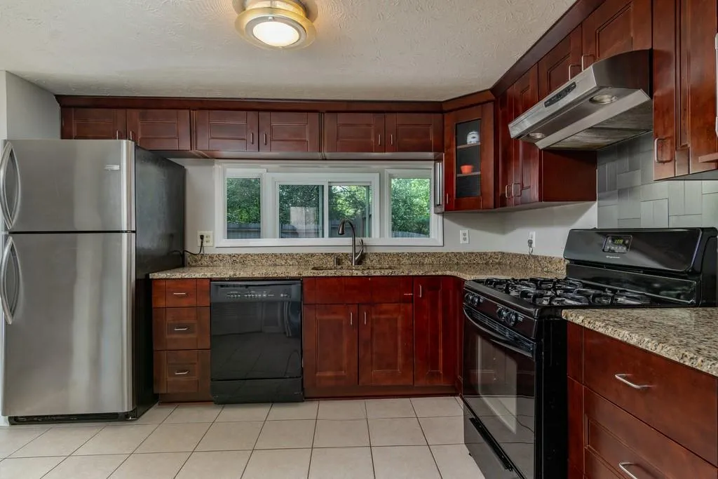 7750 Roswell Road Unit 1a, Atlanta, Georgia 30350, 3 Bedrooms Bedrooms, ,2 BathroomsBathrooms,Residential,Sold,7750 Roswell Road Unit 1a,6550356