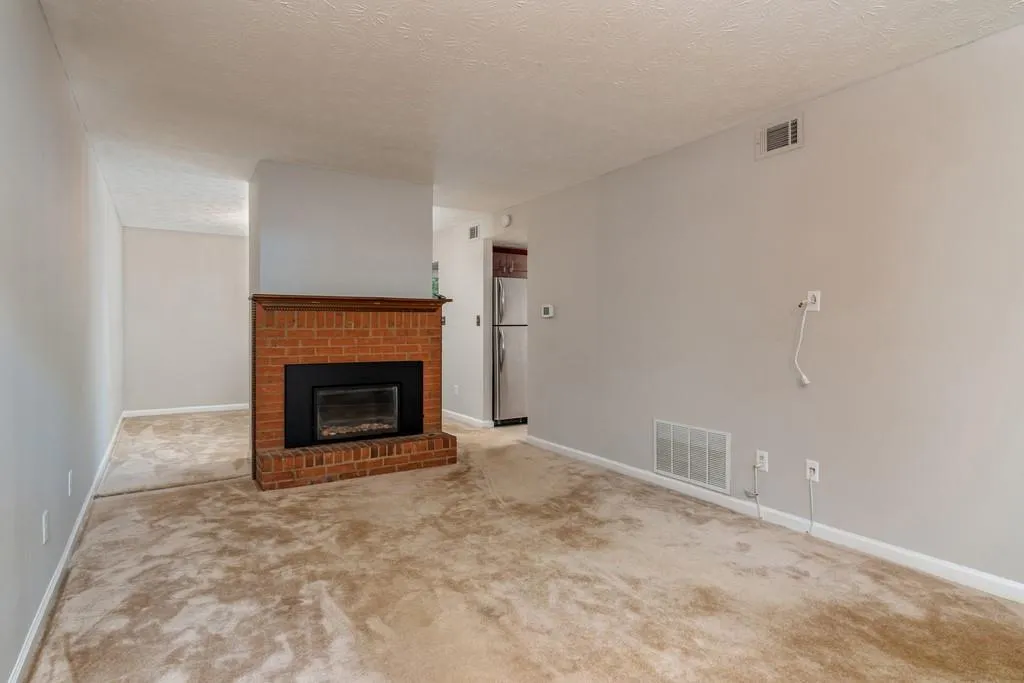 7750 Roswell Road Unit 1a, Atlanta, Georgia 30350, 3 Bedrooms Bedrooms, ,2 BathroomsBathrooms,Residential,Sold,7750 Roswell Road Unit 1a,6550356