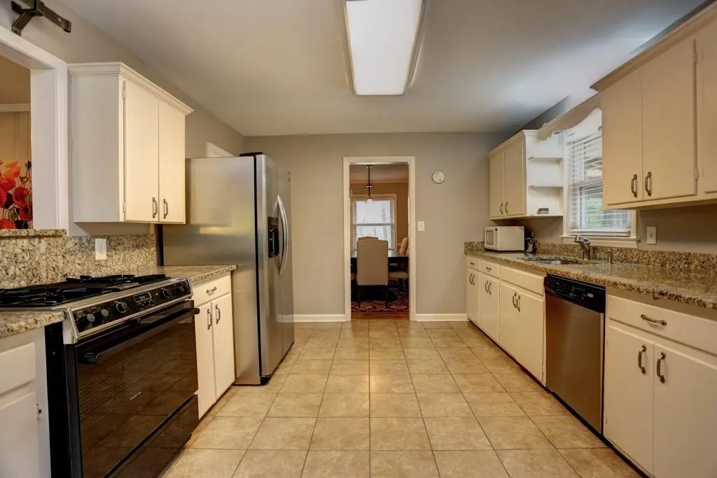 6039 Harleston Road, Sandy Springs, Georgia 30328, 3 Bedrooms Bedrooms, ,2 BathroomsBathrooms,Residential,Sold,6039 Harleston Road,5670115 6039 Harleston Road, Sandy Springs, Georgia 30328, 3 Bedrooms Bedrooms, ,2 BathroomsBathrooms,Residential,Sold,6039 Harleston Road,5670115