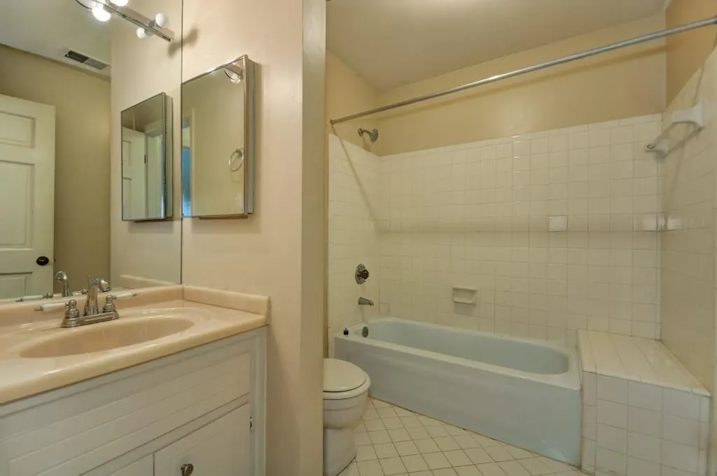 18 Willow Glen Ne Unit 18, Atlanta, Georgia 30342, 4 Bedrooms Bedrooms, ,3 BathroomsBathrooms,Residential,Sold,18 Willow Glen Ne Unit 18,5596099