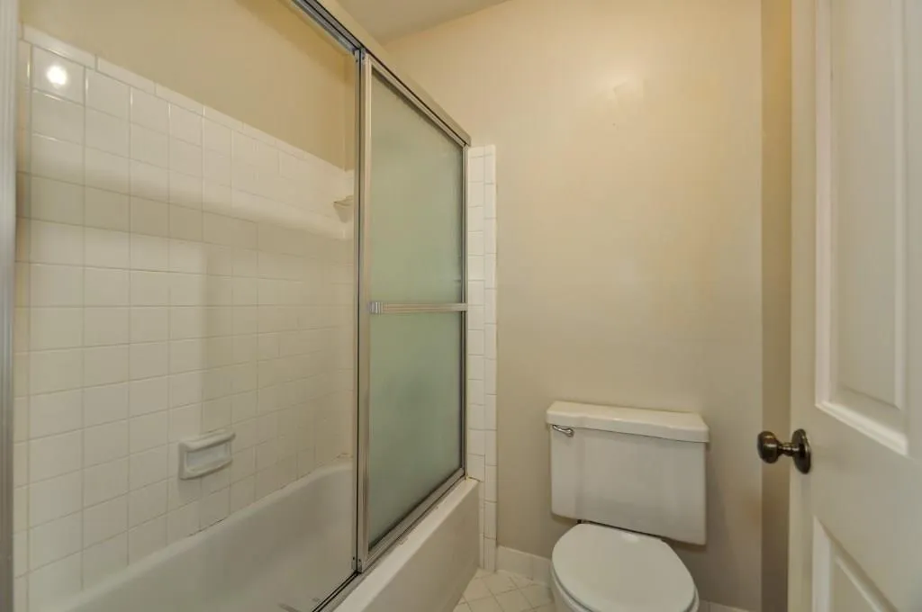 18 Willow Glen Ne Unit 18, Atlanta, Georgia 30342, 4 Bedrooms Bedrooms, ,3 BathroomsBathrooms,Residential,Sold,18 Willow Glen Ne Unit 18,5596099