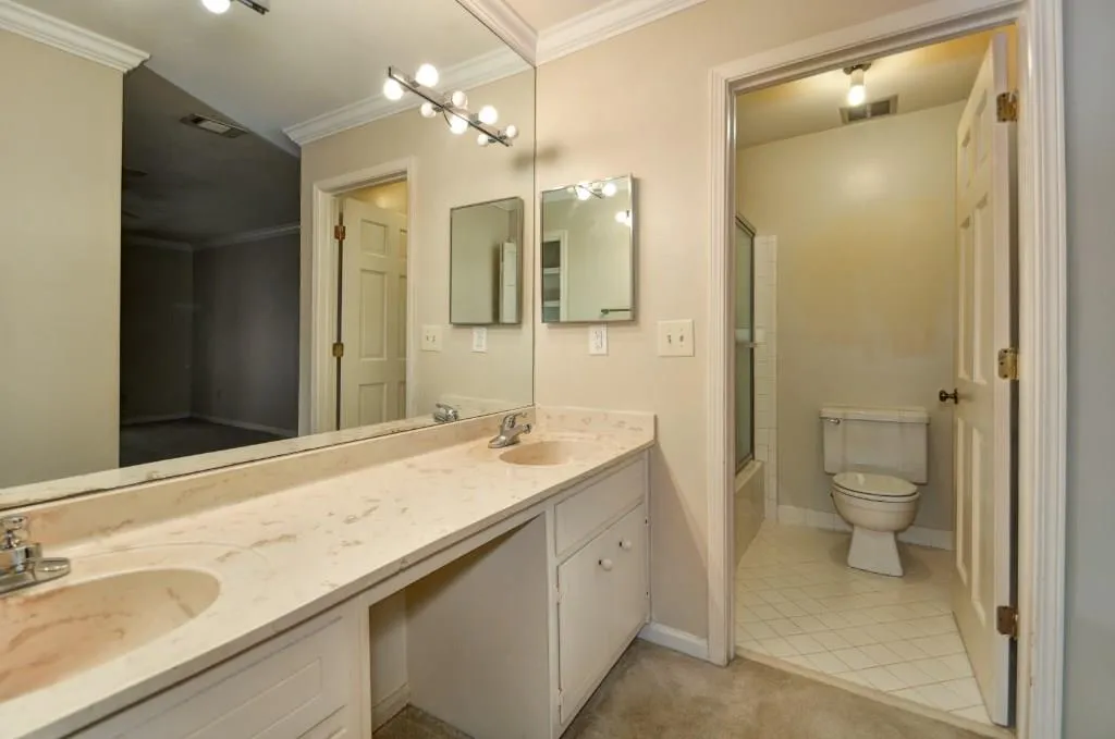 18 Willow Glen Ne Unit 18, Atlanta, Georgia 30342, 4 Bedrooms Bedrooms, ,3 BathroomsBathrooms,Residential,Sold,18 Willow Glen Ne Unit 18,5596099