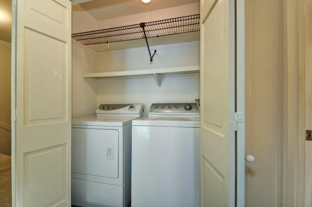 18 Willow Glen Ne Unit 18, Atlanta, Georgia 30342, 4 Bedrooms Bedrooms, ,3 BathroomsBathrooms,Residential,Sold,18 Willow Glen Ne Unit 18,5596099