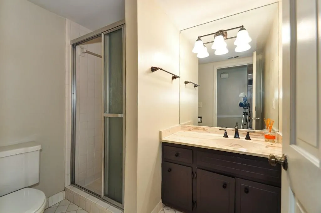 18 Willow Glen Ne Unit 18, Atlanta, Georgia 30342, 4 Bedrooms Bedrooms, ,3 BathroomsBathrooms,Residential,Sold,18 Willow Glen Ne Unit 18,5596099