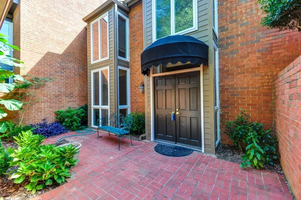 18 Willow Glen Ne Unit 18, Atlanta, Georgia 30342, 4 Bedrooms Bedrooms, ,3 BathroomsBathrooms,Residential,Sold,18 Willow Glen Ne Unit 18,5596099