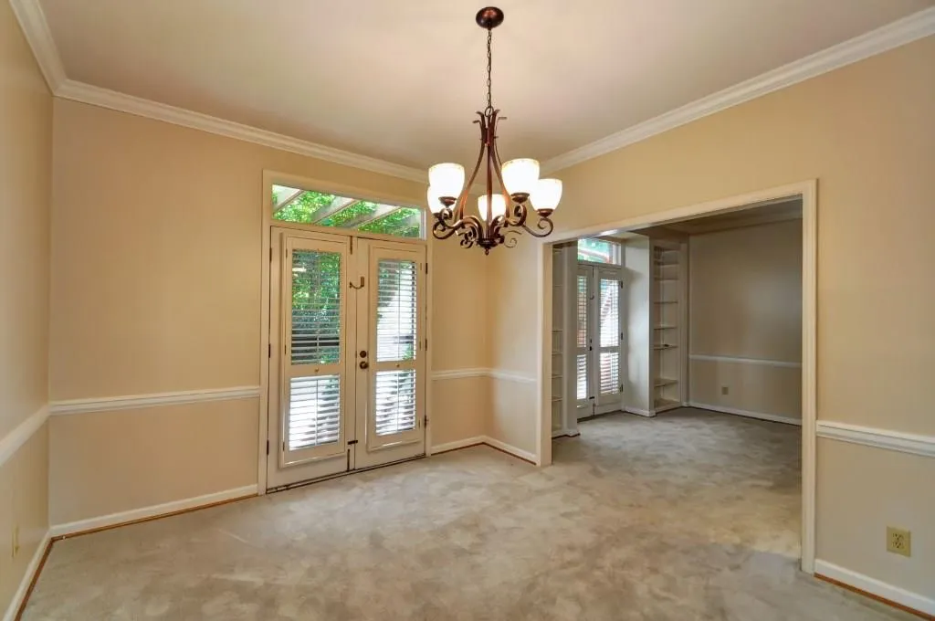 18 Willow Glen Ne Unit 18, Atlanta, Georgia 30342, 4 Bedrooms Bedrooms, ,3 BathroomsBathrooms,Residential,Sold,18 Willow Glen Ne Unit 18,5596099