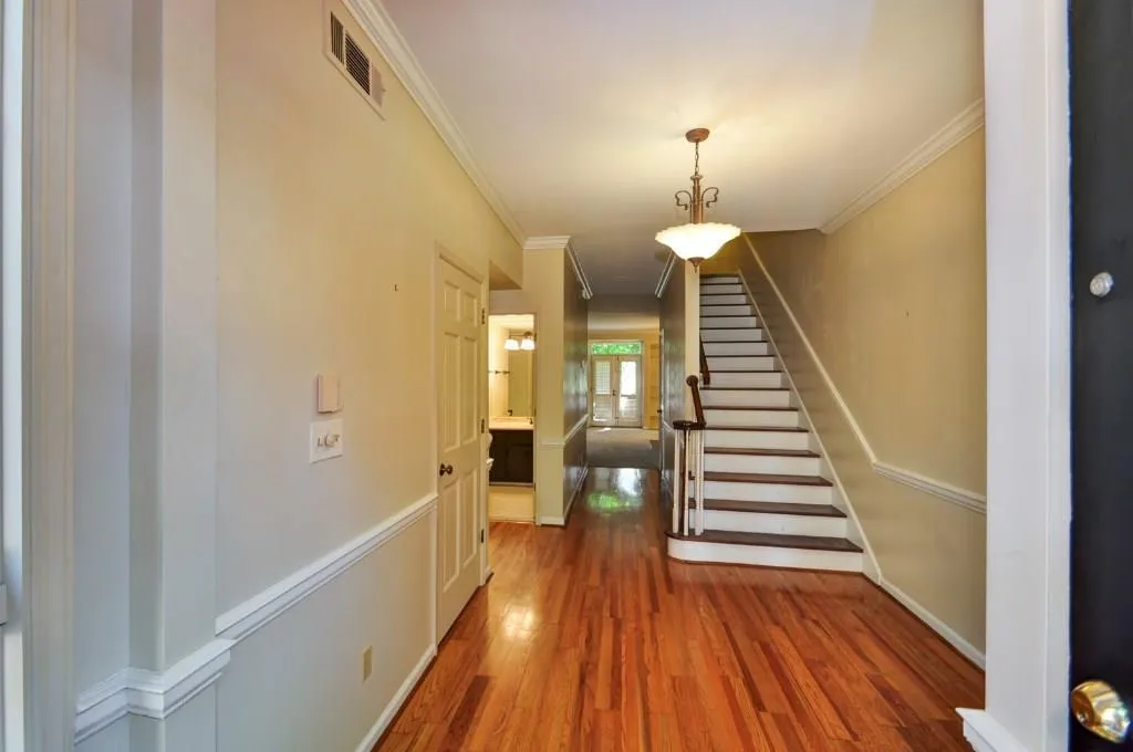 18 Willow Glen Ne Unit 18, Atlanta, Georgia 30342, 4 Bedrooms Bedrooms, ,3 BathroomsBathrooms,Residential,Sold,18 Willow Glen Ne Unit 18,5596099