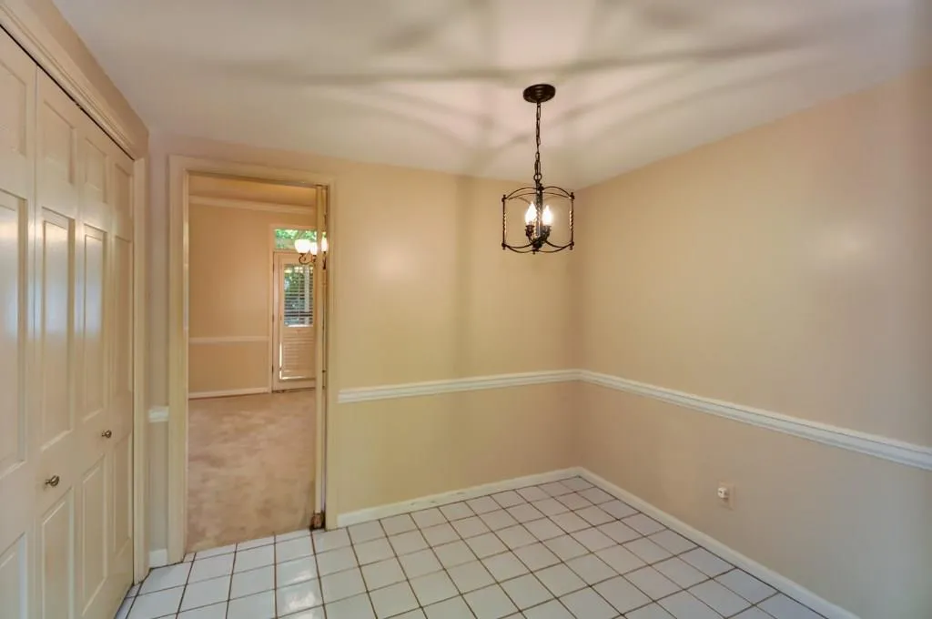 18 Willow Glen Ne Unit 18, Atlanta, Georgia 30342, 4 Bedrooms Bedrooms, ,3 BathroomsBathrooms,Residential,Sold,18 Willow Glen Ne Unit 18,5596099