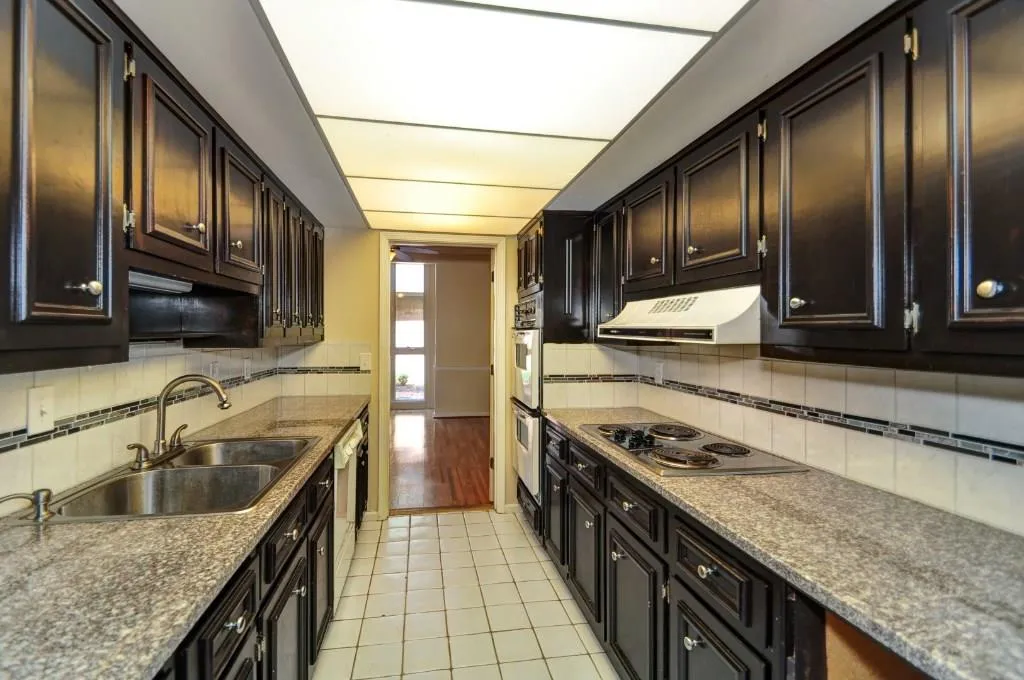 18 Willow Glen Ne Unit 18, Atlanta, Georgia 30342, 4 Bedrooms Bedrooms, ,3 BathroomsBathrooms,Residential,Sold,18 Willow Glen Ne Unit 18,5596099