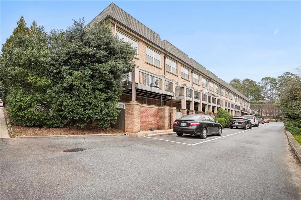 6980 Roswell Road Unit B15, Atlanta, Georgia 30328, 2 Bedrooms Bedrooms, ,2 BathroomsBathrooms,Residential,Sold,6980 Roswell Road Unit B15,7159178