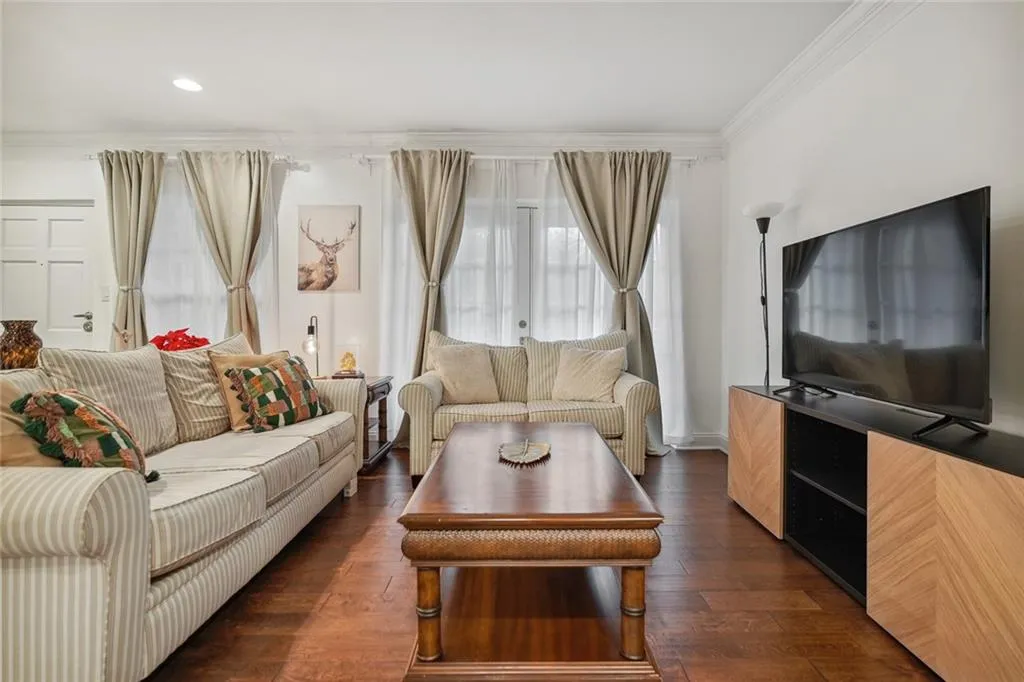6980 Roswell Road Unit B15, Atlanta, Georgia 30328, 2 Bedrooms Bedrooms, ,2 BathroomsBathrooms,Residential,Sold,6980 Roswell Road Unit B15,7159178