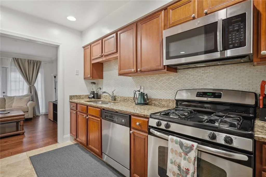 6980 Roswell Road Unit B15, Atlanta, Georgia 30328, 2 Bedrooms Bedrooms, ,2 BathroomsBathrooms,Residential,Sold,6980 Roswell Road Unit B15,7159178
