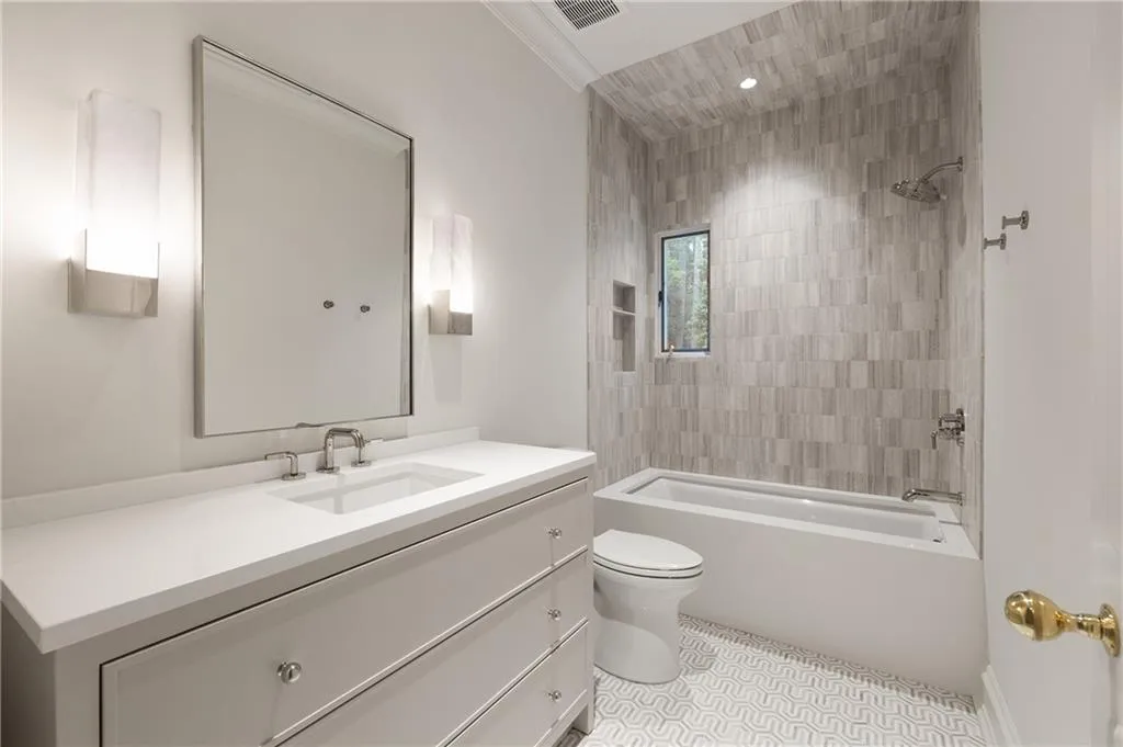 3916 E Brookhaven Drive Ne, Brookhaven, Georgia 30319, 5 Bedrooms Bedrooms, ,4 BathroomsBathrooms,Residential,For Sale,3916 E Brookhaven Drive Ne,7591909